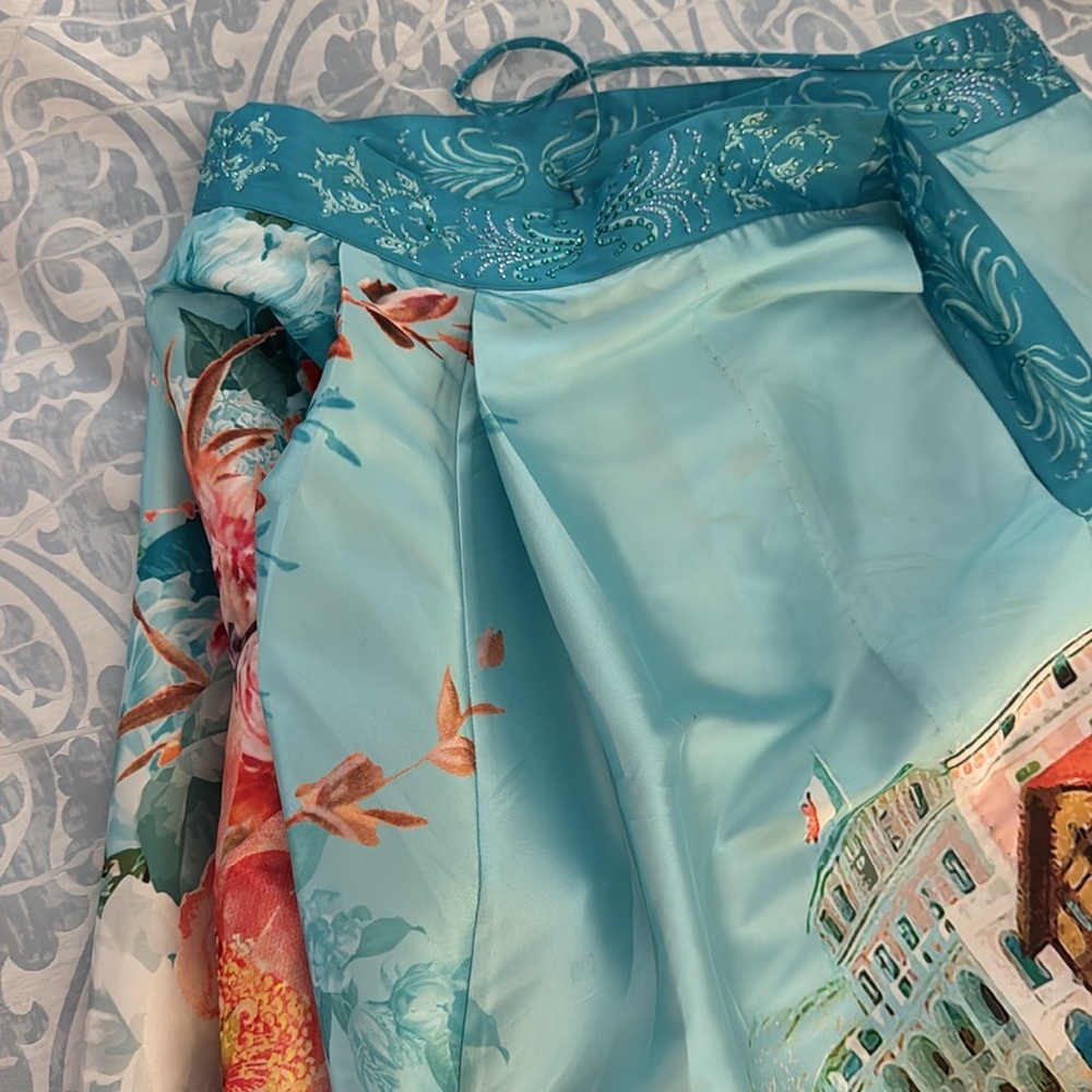 Camilla FULL SET Capri Print Chain Strap Top and Italy print full skirt - Picture 15 of 16
